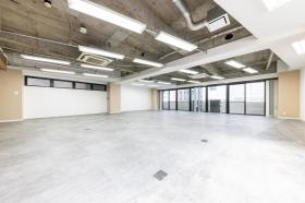 おしゃれ 天井スケルトンの居抜き賃貸オフィス物件(約70坪) ｜居抜きオフィス物件検索サイト【vivit-ビビット】（サムネイル11）