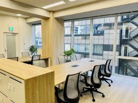 室内全体什器付き フルセットアップオフィスの居抜き賃貸オフィス物件(約25坪) ｜居抜きオフィス物件検索サイト【vivit-ビビット】（サムネイル3）