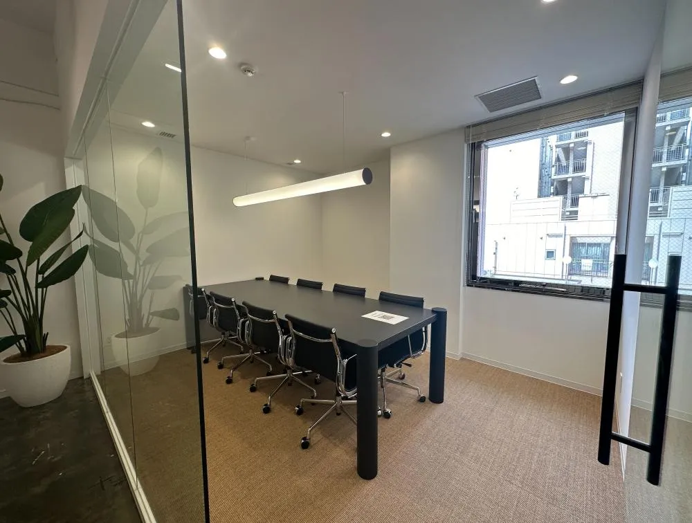 すべての家具付き！ ART ✕ OFFICEの居抜き賃貸オフィス物件(約75坪) ｜居抜きオフィス物件検索サイト【vivit-ビビット】（5）