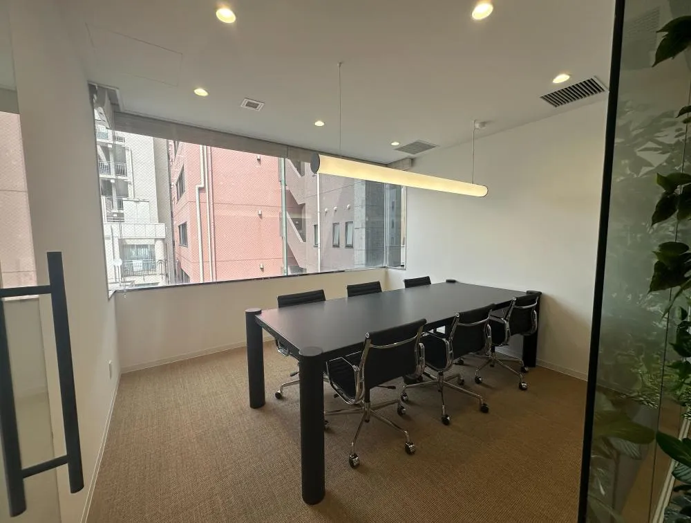すべての家具付き！ ART ✕ OFFICEの居抜き賃貸オフィス物件(約75坪) ｜居抜きオフィス物件検索サイト【vivit-ビビット】（6）