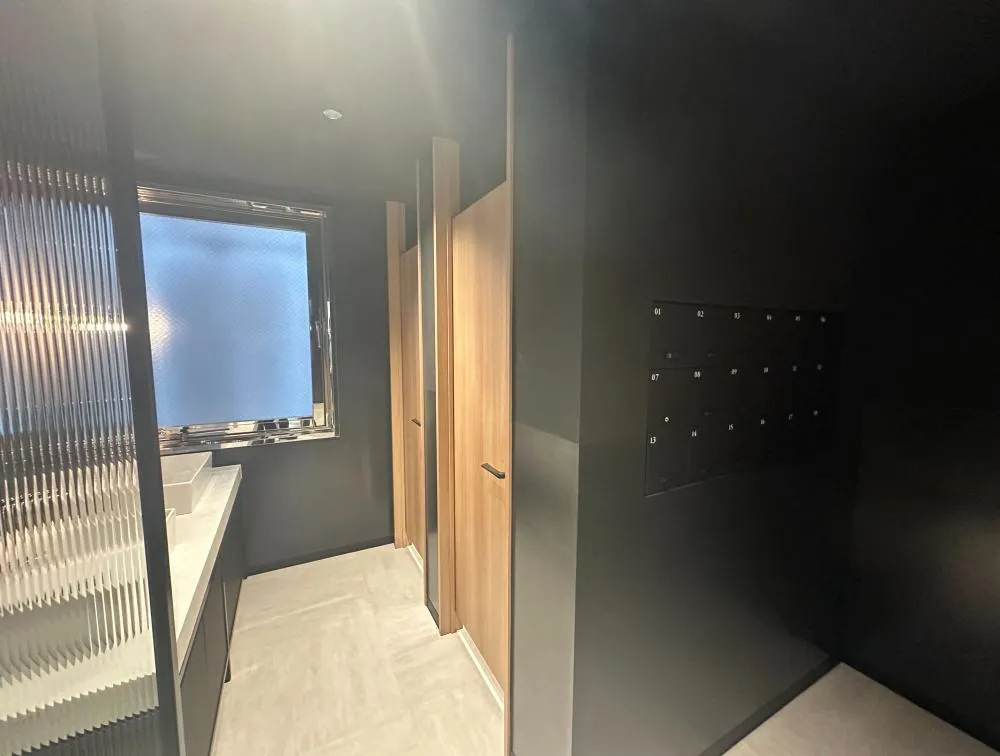 すべての家具付き！ ART ✕ OFFICEの居抜き賃貸オフィス物件(約75坪) ｜居抜きオフィス物件検索サイト【vivit-ビビット】（10）