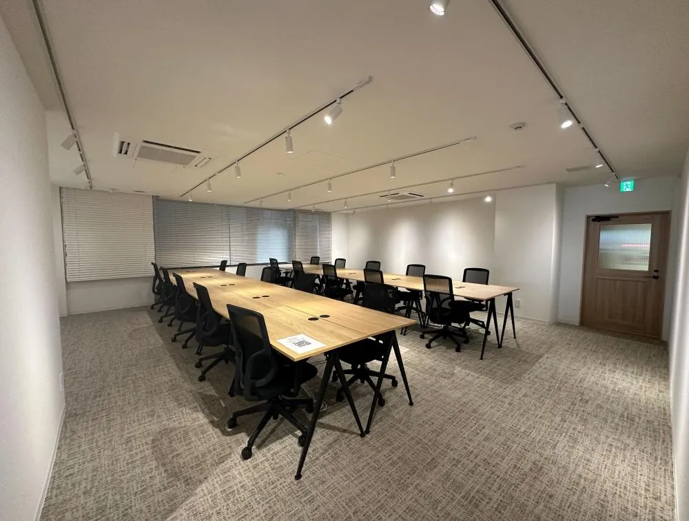 会議室2部屋 アートが目を引くお洒落オフィスの居抜き賃貸オフィス物件(約70坪) ｜居抜きオフィス物件検索サイト【vivit-ビビット】（7）
