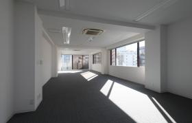 赤羽橋　徒歩1分！ 会議室付きセットアップオフィスの居抜き賃貸オフィス物件(約50坪) ｜居抜きオフィス物件検索サイト【vivit-ビビット】（サムネイル5）