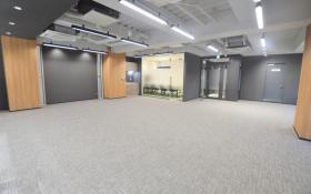 会議室1室 エントランスもリニューアル済みの居抜き賃貸オフィス物件(約40坪) ｜居抜きオフィス物件検索サイト【vivit-ビビット】（サムネイル5）
