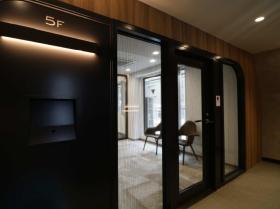 会議室造作済み！ 受付造作済み！の居抜き賃貸オフィス物件(約25坪) ｜居抜きオフィス物件検索サイト【vivit-ビビット】（サムネイル1）