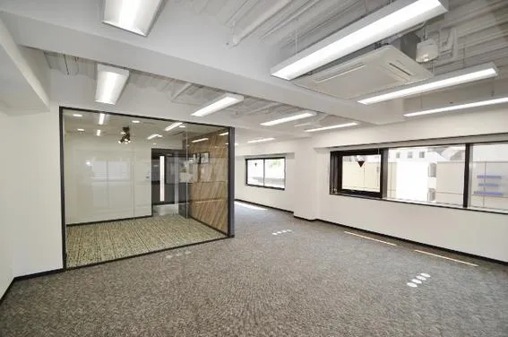 会議室1部屋 外観もリニューアル済の居抜き賃貸オフィス物件(約20坪) ｜居抜きオフィス物件検索サイト【vivit-ビビット】（5）