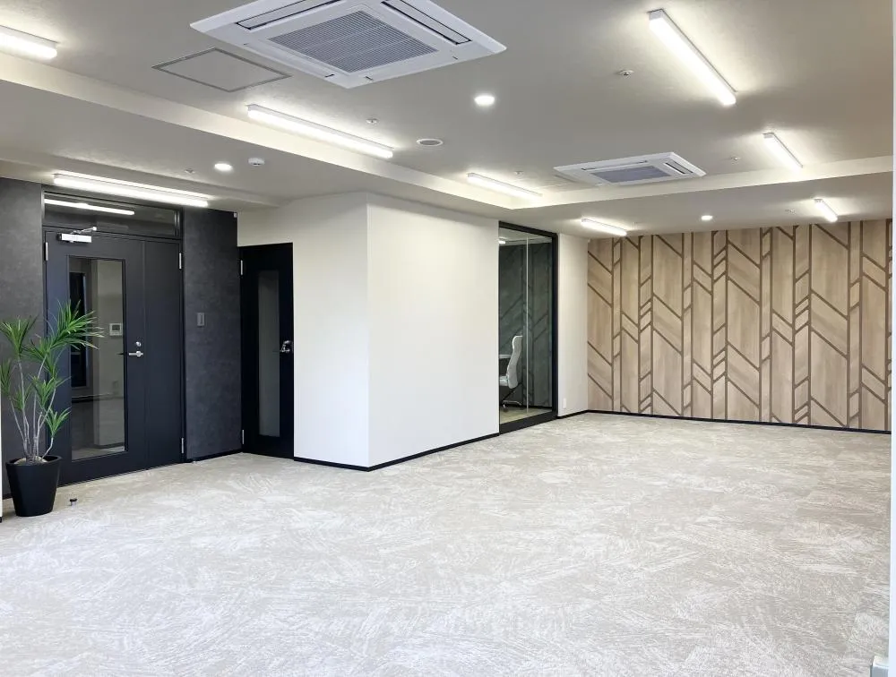 地下に共用ラウンジ・会議室あり 茅場町駅徒歩4分の居抜き賃貸オフィス物件(約30坪) ｜居抜きオフィス物件検索サイト【vivit-ビビット】（3）