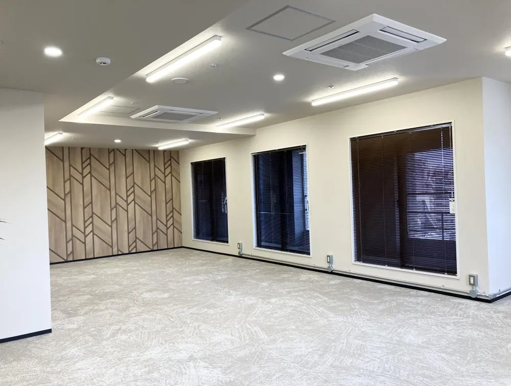 地下に共用ラウンジ・会議室あり 茅場町駅徒歩4分の居抜き賃貸オフィス物件(約30坪) ｜居抜きオフィス物件検索サイト【vivit-ビビット】（4）