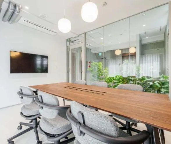 テレカンブース2室付き 会議室2部屋　執務室18席の居抜き賃貸オフィス物件(約30坪) ｜居抜きオフィス物件検索サイト【vivit-ビビット】（1）