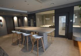 大型内装付き物件！ 会議室造作済み！の居抜き賃貸オフィス物件(約75坪) ｜居抜きオフィス物件検索サイト【vivit-ビビット】（サムネイル1）