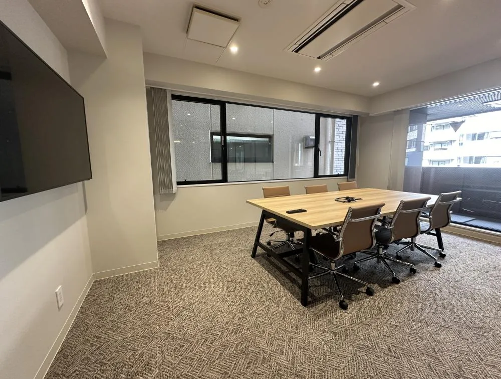 会議室2部屋 お洒落な内装の居抜き賃貸オフィス物件(約60坪) ｜居抜きオフィス物件検索サイト【vivit-ビビット】（4）