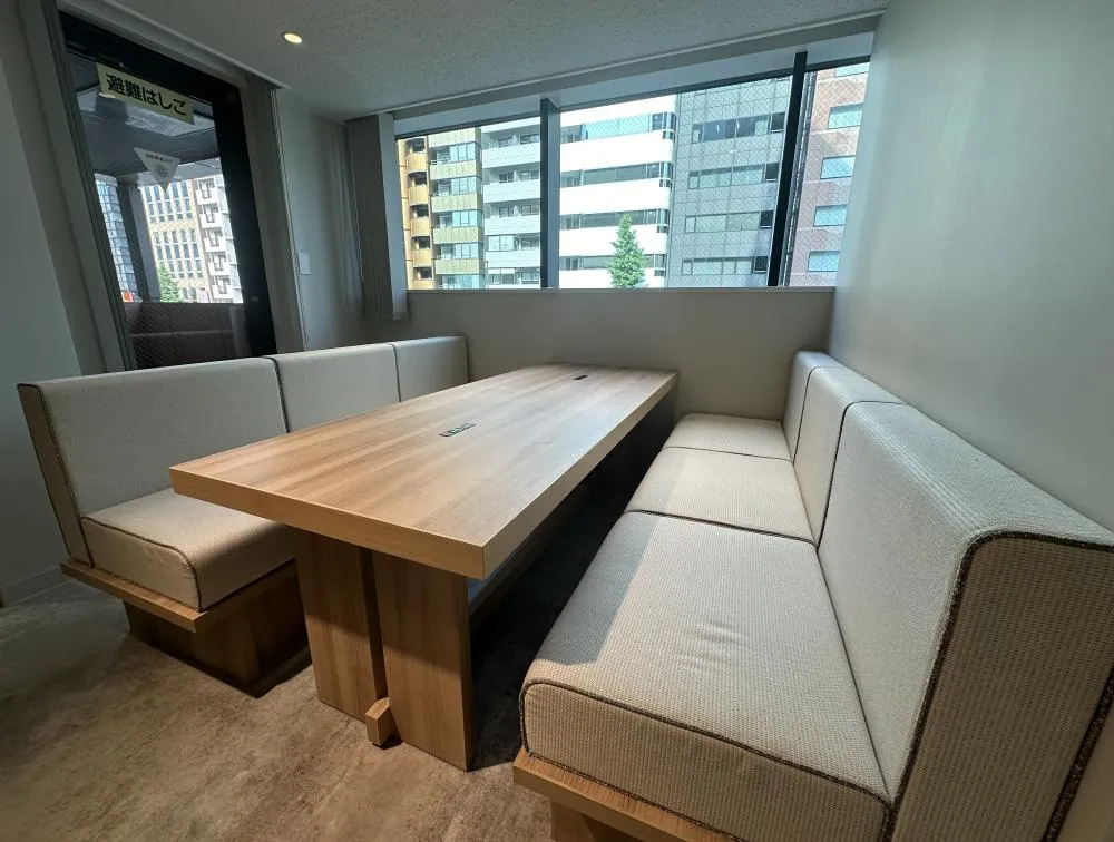 会議室2部屋 お洒落な内装の居抜き賃貸オフィス物件(約60坪) ｜居抜きオフィス物件検索サイト【vivit-ビビット】（5）