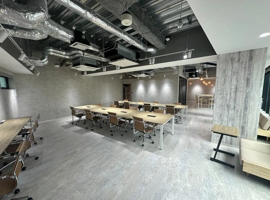 会議室1室 室外トイレの居抜き賃貸オフィス物件(約45坪) ｜居抜きオフィス物件検索サイト【vivit-ビビット】（1）