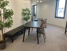 会議室2室 什器全部付きの居抜き賃貸オフィス物件(約120坪) ｜居抜きオフィス物件検索サイト【vivit-ビビット】（サムネイル4）