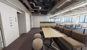 天井スケルトン 全ての家具付きの居抜き賃貸オフィス物件(約60坪) ｜居抜きオフィス物件検索サイト【vivit-ビビット】（サムネイル1）