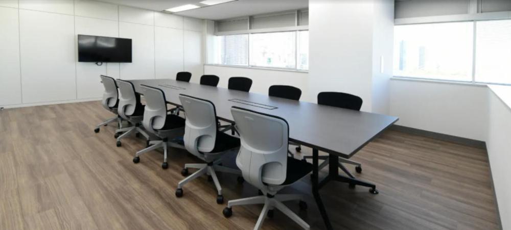 会議室2室 荷捌き場のあるオフィスの居抜き賃貸オフィス物件(約80坪) ｜居抜きオフィス物件検索サイト【vivit-ビビット】（1）