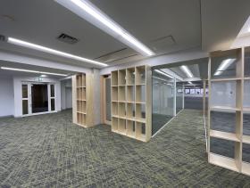 会議室3室付き ラウンジエリアありの居抜き賃貸オフィス物件(約105坪) ｜居抜きオフィス物件検索サイト【vivit-ビビット】（サムネイル4）