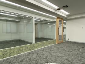 会議室3室付き ラウンジエリアありの居抜き賃貸オフィス物件(約105坪) ｜居抜きオフィス物件検索サイト【vivit-ビビット】（サムネイル8）