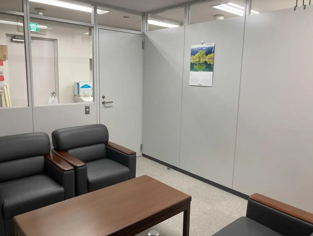 会議室2室設置の居抜きオフィス 倉庫1室ありの居抜き賃貸オフィス物件(約35坪) ｜居抜きオフィス物件検索サイト【vivit-ビビット】（1）