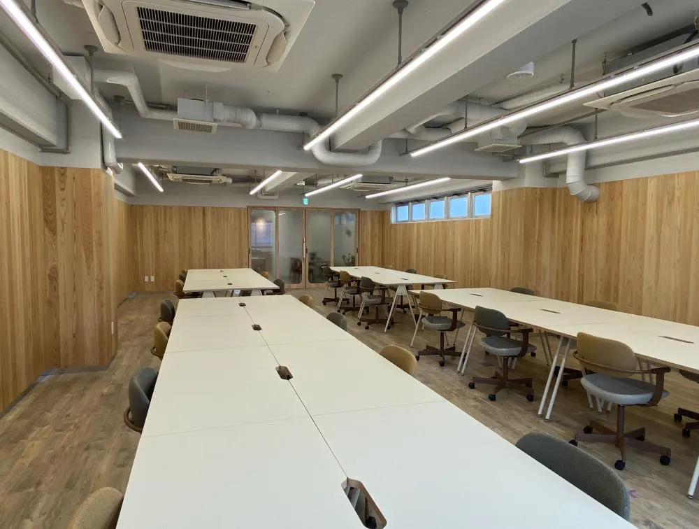 会議室二部屋付き！ 四ツ谷三丁目駅徒歩2分の居抜き賃貸オフィス物件(約45坪) ｜居抜きオフィス物件検索サイト【vivit-ビビット】（1）