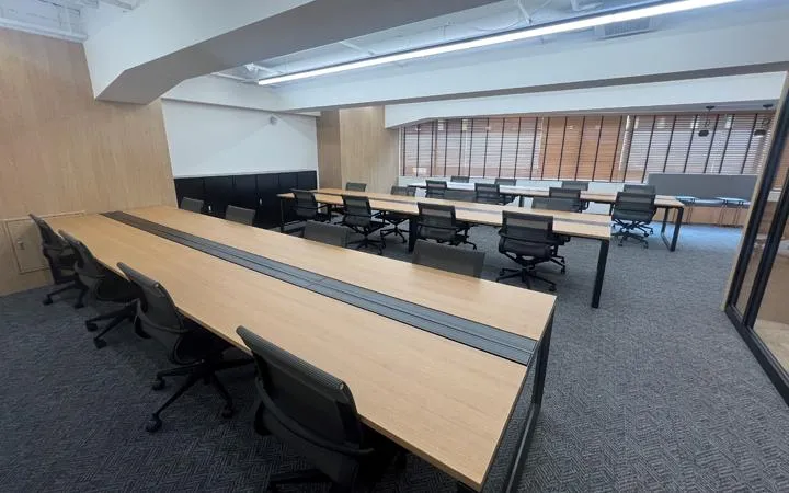会議室2つ付き！ フルセットアップ物件の居抜き賃貸オフィス物件(約45坪) ｜居抜きオフィス物件検索サイト【vivit-ビビット】（3）