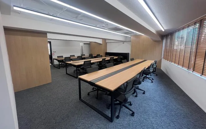 会議室2つ付き！ フルセットアップ物件の居抜き賃貸オフィス物件(約45坪) ｜居抜きオフィス物件検索サイト【vivit-ビビット】（1）