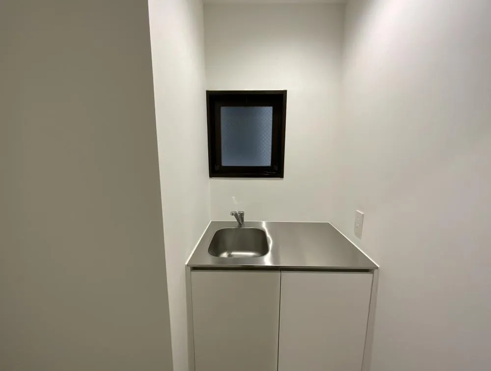 会議室二部屋あり！ オシャレなラウンジの居抜き賃貸オフィス物件(約65坪) ｜居抜きオフィス物件検索サイト【vivit-ビビット】（7）