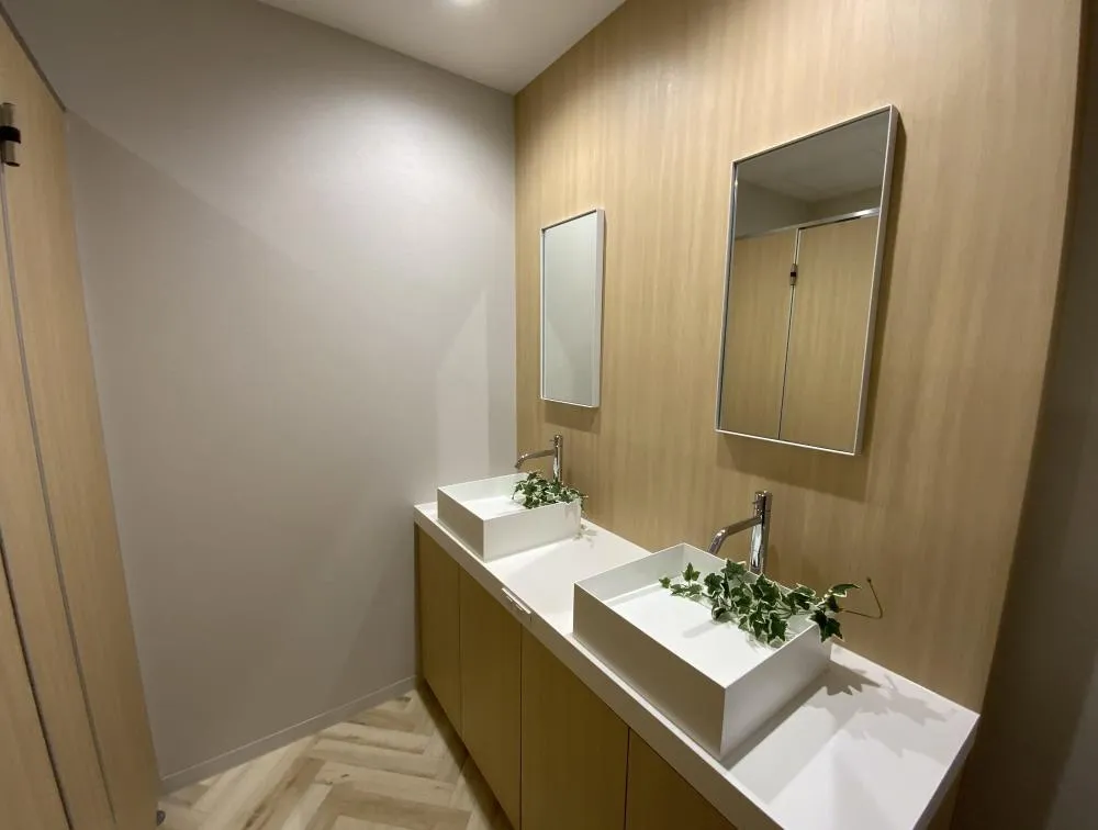 会議室二部屋あり！ オシャレなラウンジの居抜き賃貸オフィス物件(約65坪) ｜居抜きオフィス物件検索サイト【vivit-ビビット】（10）