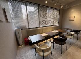 什器付き！ 会議室付き！の居抜き賃貸オフィス物件(約35坪) ｜居抜きオフィス物件検索サイト【vivit-ビビット】（サムネイル1）