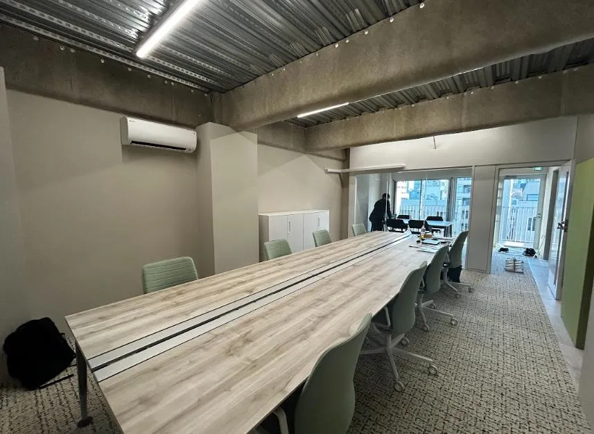 会議室つき 駅チカ物件の居抜き賃貸オフィス物件(約20坪) ｜居抜きオフィス物件検索サイト【vivit-ビビット】（1）