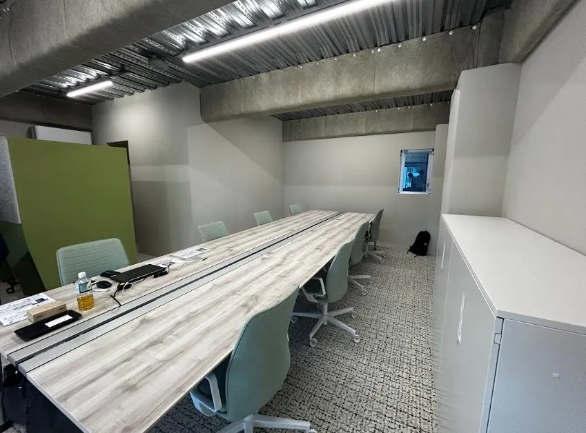 会議室つき 駅チカ物件の居抜き賃貸オフィス物件(約20坪) ｜居抜きオフィス物件検索サイト【vivit-ビビット】（4）