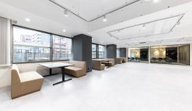 会議室3室・テレカンブース3台 什器一部付きの居抜き賃貸オフィス物件(約95坪) ｜居抜きオフィス物件検索サイト【vivit-ビビット】（サムネイル8）