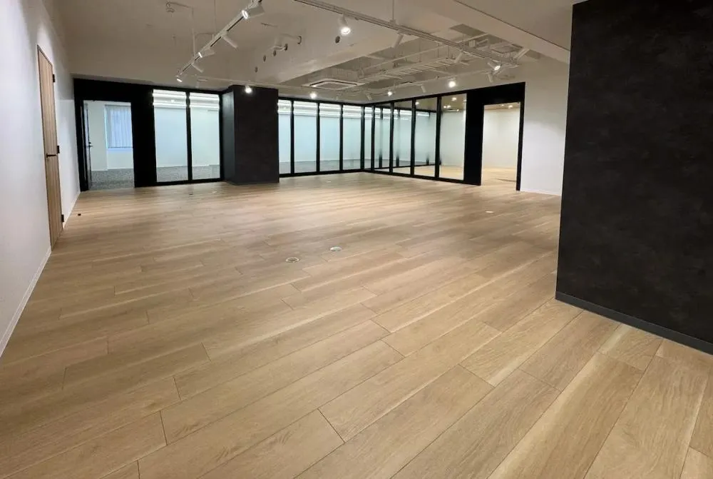 茅場町駅　徒歩3分 リノベオフィス!!の居抜き賃貸オフィス物件(約90坪) ｜居抜きオフィス物件検索サイト【vivit-ビビット】（1）