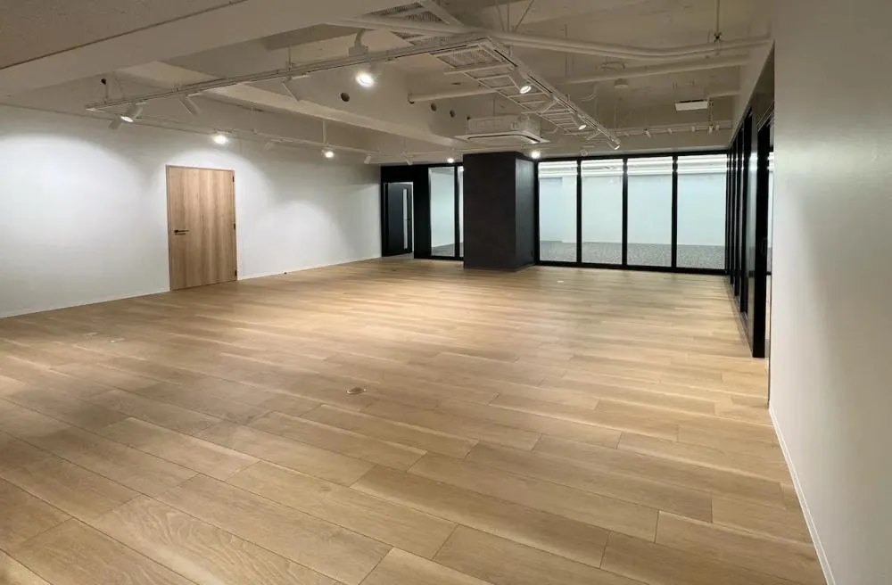 茅場町駅　徒歩3分 リノベオフィス!!の居抜き賃貸オフィス物件(約90坪) ｜居抜きオフィス物件検索サイト【vivit-ビビット】（4）