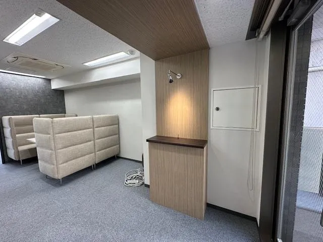 日本橋駅徒歩2分！ トイレ男女別！の居抜き賃貸オフィス物件(約20坪) ｜居抜きオフィス物件検索サイト【vivit-ビビット】（1）