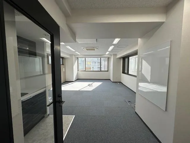 日本橋駅徒歩2分！ トイレ男女別！の居抜き賃貸オフィス物件(約20坪) ｜居抜きオフィス物件検索サイト【vivit-ビビット】（3）