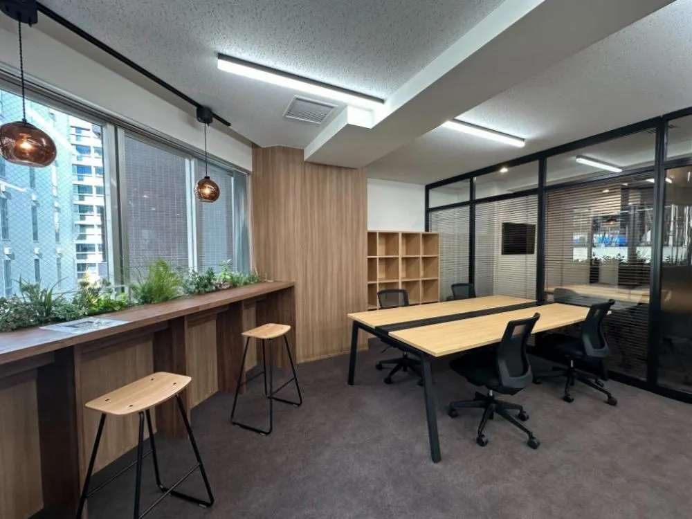 会議室造作済み！ デザイナーズ物件！の居抜き賃貸オフィス物件(約30坪) ｜居抜きオフィス物件検索サイト【vivit-ビビット】（1）