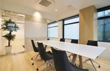 会議室付きオフィス おしゃれ内装！の居抜き賃貸オフィス物件(約30坪) ｜居抜きオフィス物件検索サイト【vivit-ビビット】（1）