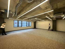 6名用会議室付き！ 新宿三丁目駅直結！の居抜き賃貸オフィス物件(約35坪) ｜居抜きオフィス物件検索サイト【vivit-ビビット】（サムネイル4）