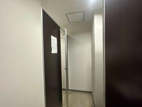 6名用会議室付き！ 新宿三丁目駅直結！の居抜き賃貸オフィス物件(約35坪) ｜居抜きオフィス物件検索サイト【vivit-ビビット】（サムネイル8）