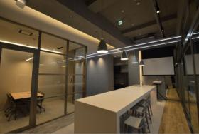 デザイナーズ物件！ 会議室造作済み！の居抜き賃貸オフィス物件(約60坪) ｜居抜きオフィス物件検索サイト【vivit-ビビット】（サムネイル4）