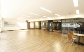 受付付き 会議室2室付きの居抜き賃貸オフィス物件(約50坪) ｜居抜きオフィス物件検索サイト【vivit-ビビット】（サムネイル5）