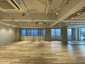 内装付きオフィス！ オープンバルコニー付きの居抜き賃貸オフィス物件(約30坪) ｜居抜きオフィス物件検索サイト【vivit-ビビット】（サムネイル5）