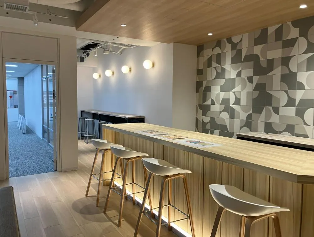 会議室2室付き！ ラウンジスペースも充実！の居抜き賃貸オフィス物件(約85坪) ｜居抜きオフィス物件検索サイト【vivit-ビビット】（3）