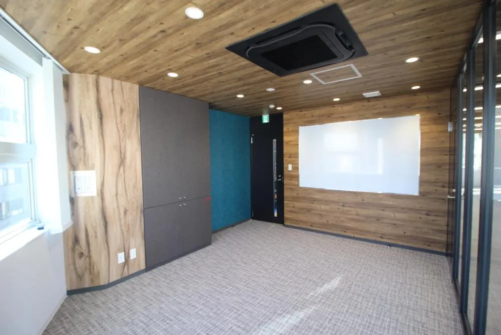 会議室付き！ 南青山　希少なセットアップ物件の居抜き賃貸オフィス物件(約55坪) ｜居抜きオフィス物件検索サイト【vivit-ビビット】（3）