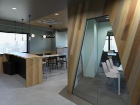 入退去お得にしたい方必見 ルーフバルコニー付きの居抜き賃貸オフィス物件(約30坪) ｜居抜きオフィス物件検索サイト【vivit-ビビット】（サムネイル1）