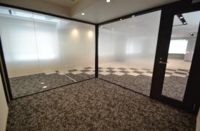 会議室造作済み！ 男女別トイレ！の居抜き賃貸オフィス物件(約35坪) ｜居抜きオフィス物件検索サイト【vivit-ビビット】（サムネイル4）