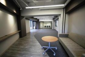会議室造作済み！ デザイナーズ物件！の居抜き賃貸オフィス物件(約30坪) ｜居抜きオフィス物件検索サイト【vivit-ビビット】（サムネイル5）