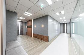 シックな内装 会議室3室有りの居抜き賃貸オフィス物件(約120坪) ｜居抜きオフィス物件検索サイト【vivit-ビビット】（サムネイル3）
