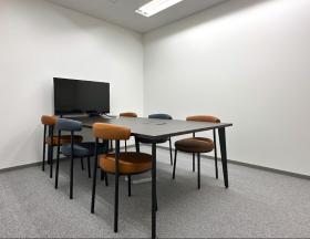 什器付き！ 会議室付き！の居抜き賃貸オフィス物件(約40坪) ｜居抜きオフィス物件検索サイト【vivit-ビビット】（サムネイル1）